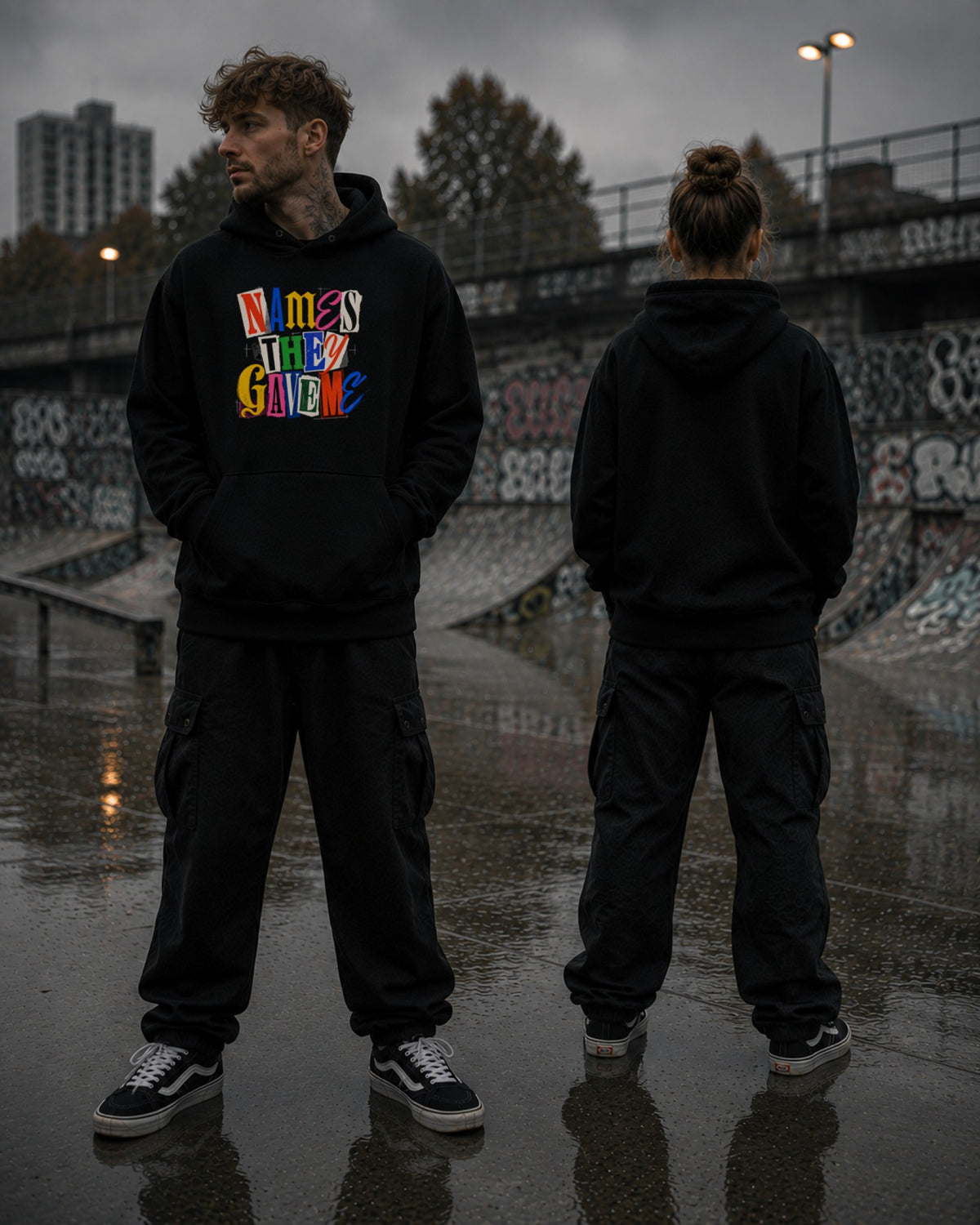 Names They Gave Me Hoodie, getragen im Skatepark, Vorder- und Rückansicht