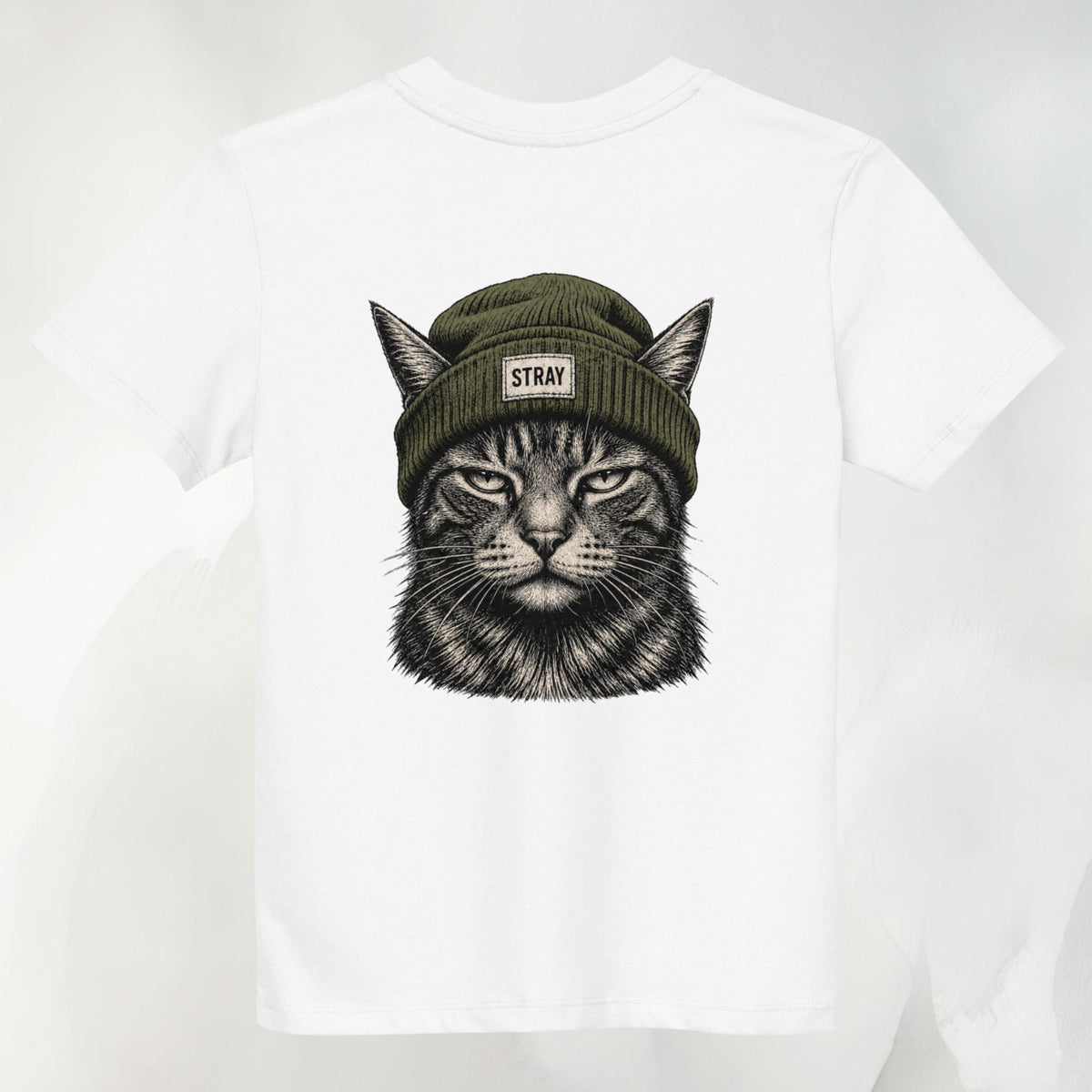 Shade Kids Tee in Weiß mit Beanie-Cat-Print in Oliv auf dem Rücken