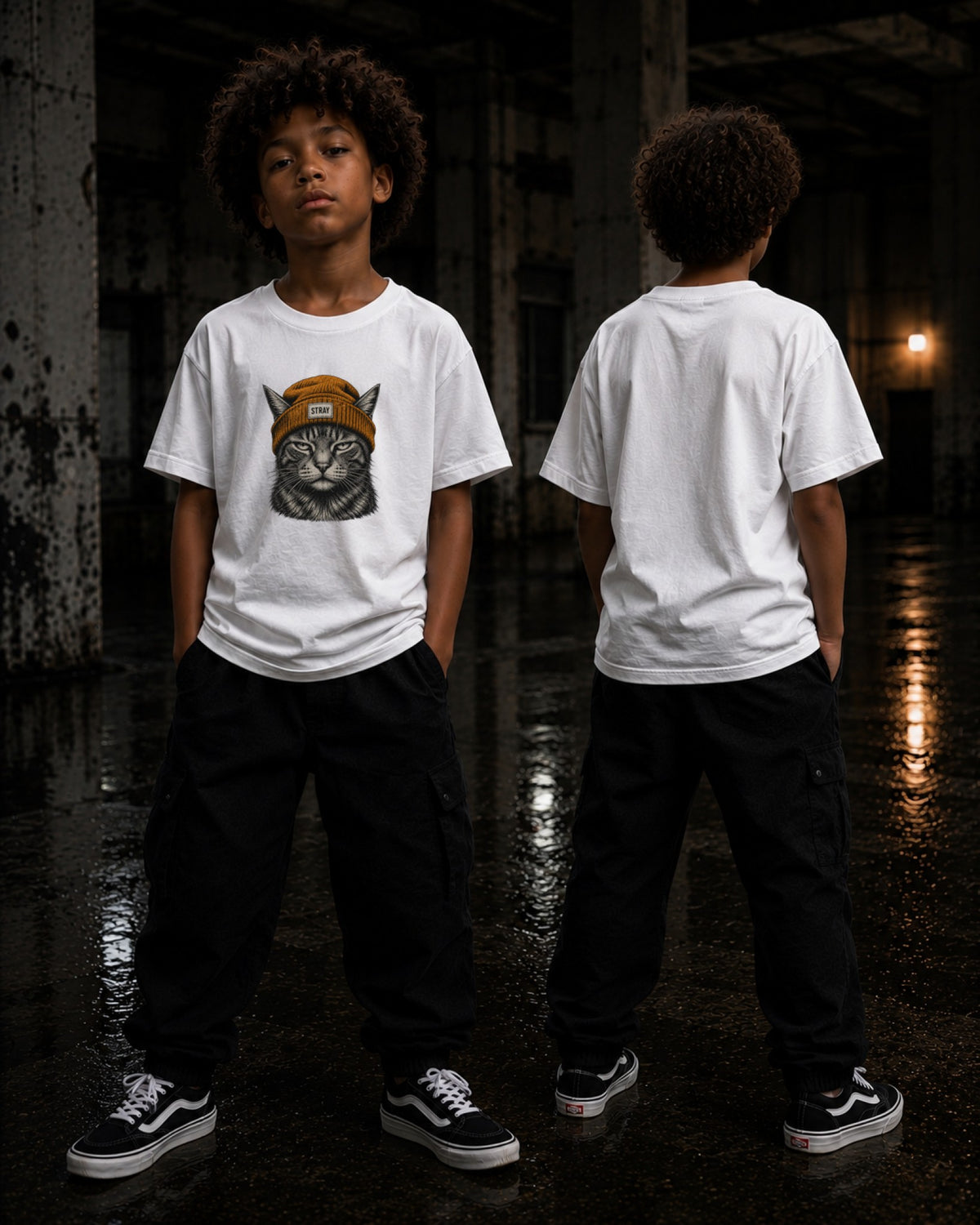Kind im Ember Kids Tee in Weiß, Skatepark bei Nacht