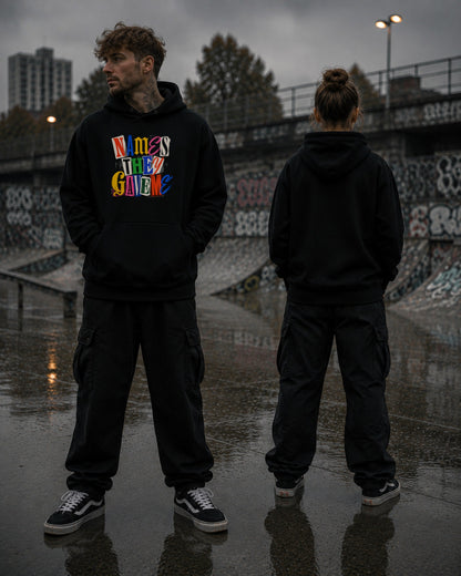 Names They Gave Me Hoodie, getragen im Skatepark, Vorder- und Rückansicht