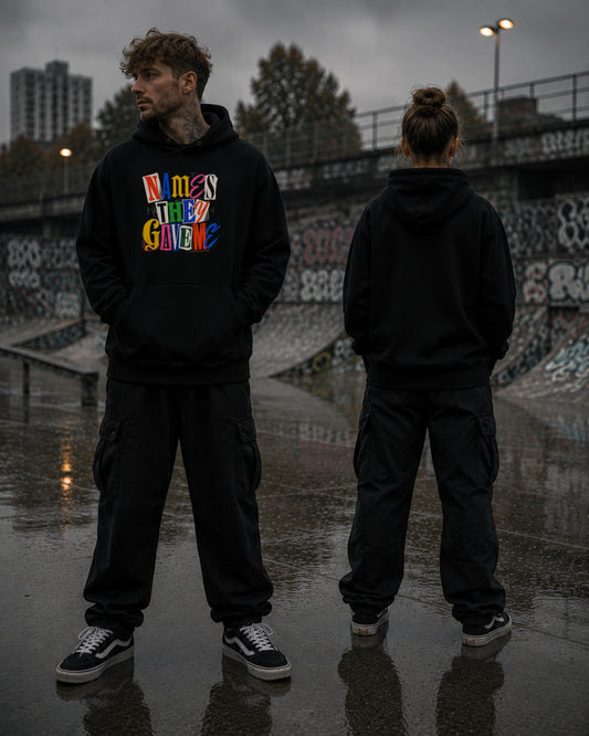 Names They Gave Me Hoodie, getragen im Skatepark, Vorder- und Rückansicht